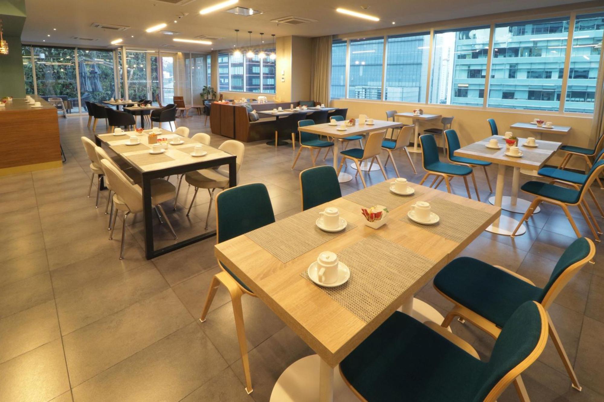 Aparthotel Express By Marriott Ciudad De Santa Fe 4*