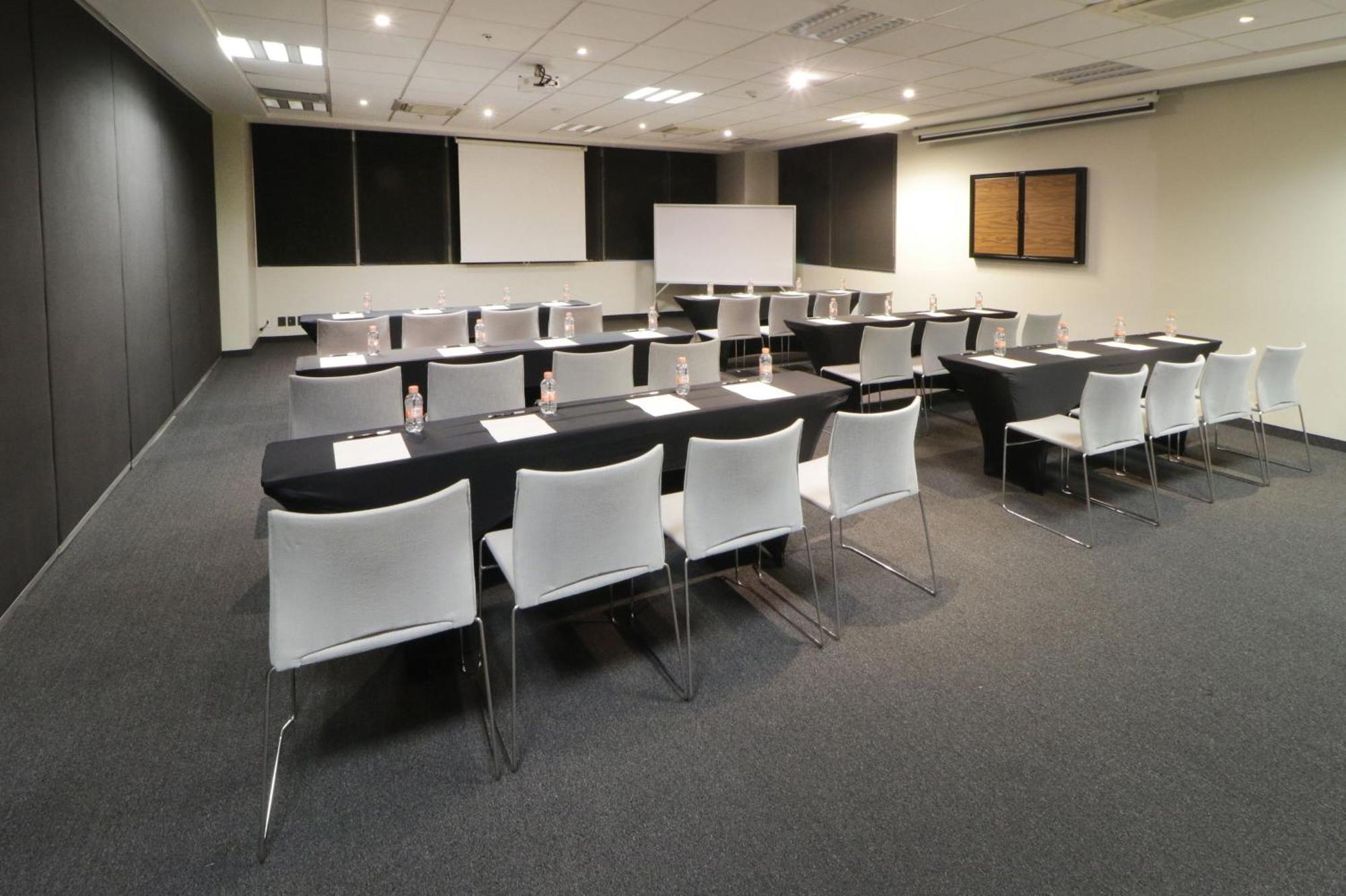 Aparthotel Express By Marriott Ciudad De Santa Fe 4*