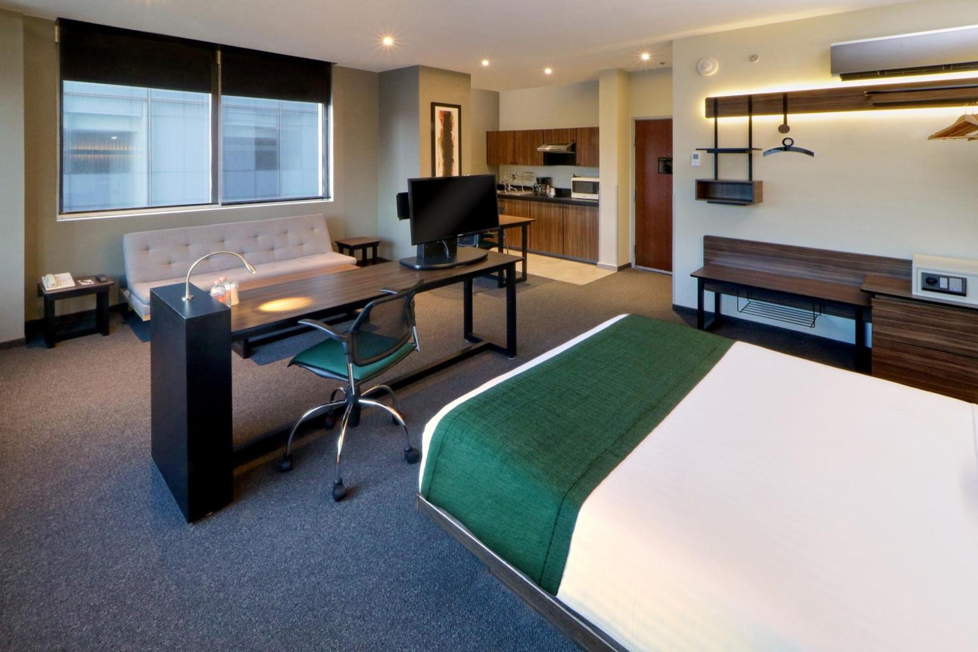 Express By Marriott Ciudad De Santa Fe Aparthotel 4*