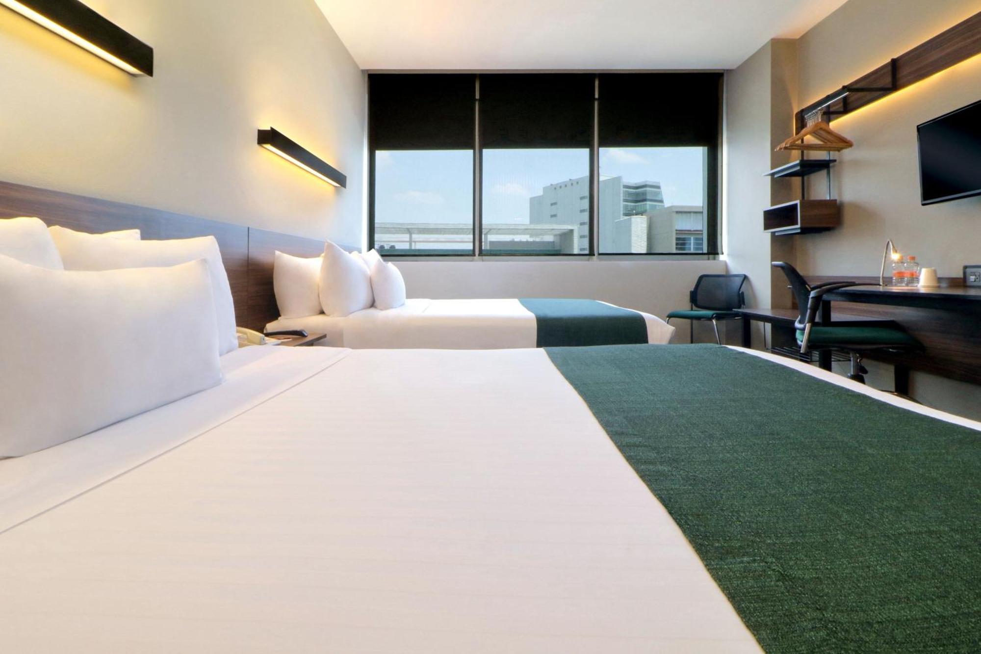 Aparthotel Express By Marriott Ciudad De Santa Fe 4*