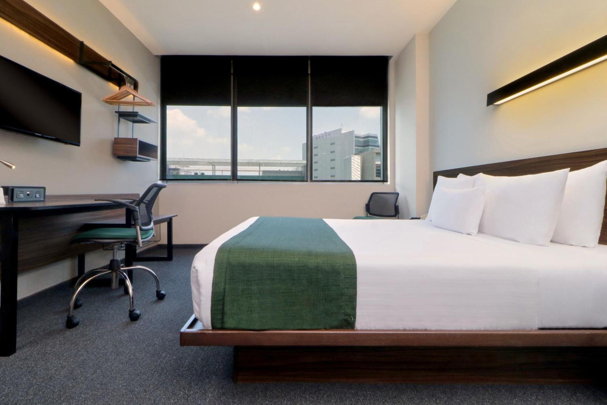 Aparthotel Express By Marriott Ciudad De Santa Fe