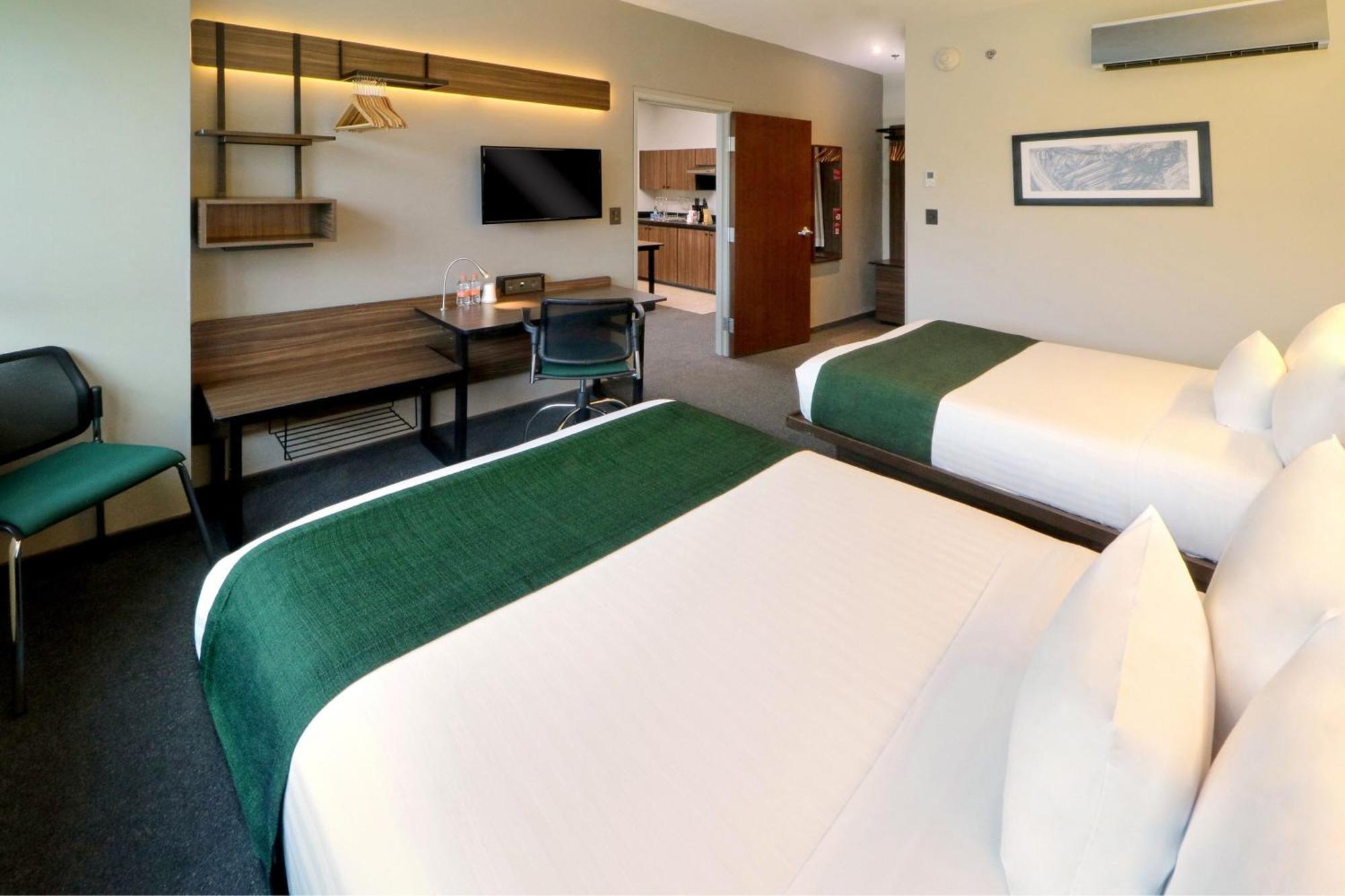 Aparthotel Express By Marriott Ciudad De Santa Fe