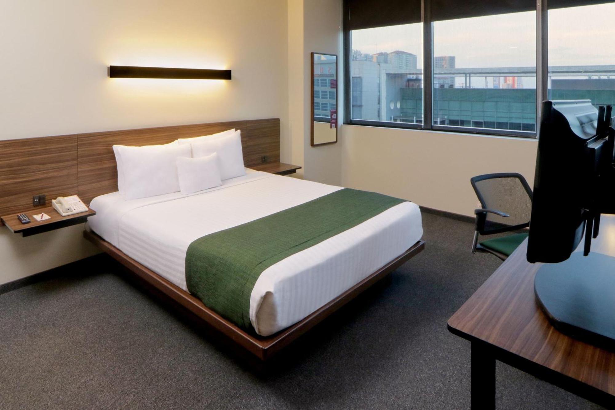 Express By Marriott Ciudad De Santa Fe Aparthotel
