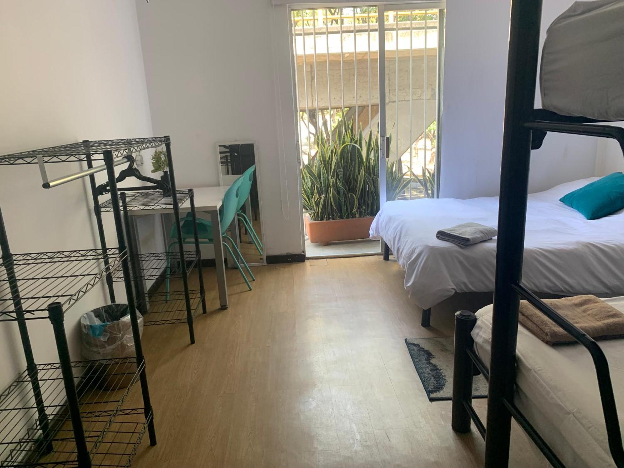 Hermosa Con Balcon Cama Mat Y Litera Polanco Hostal