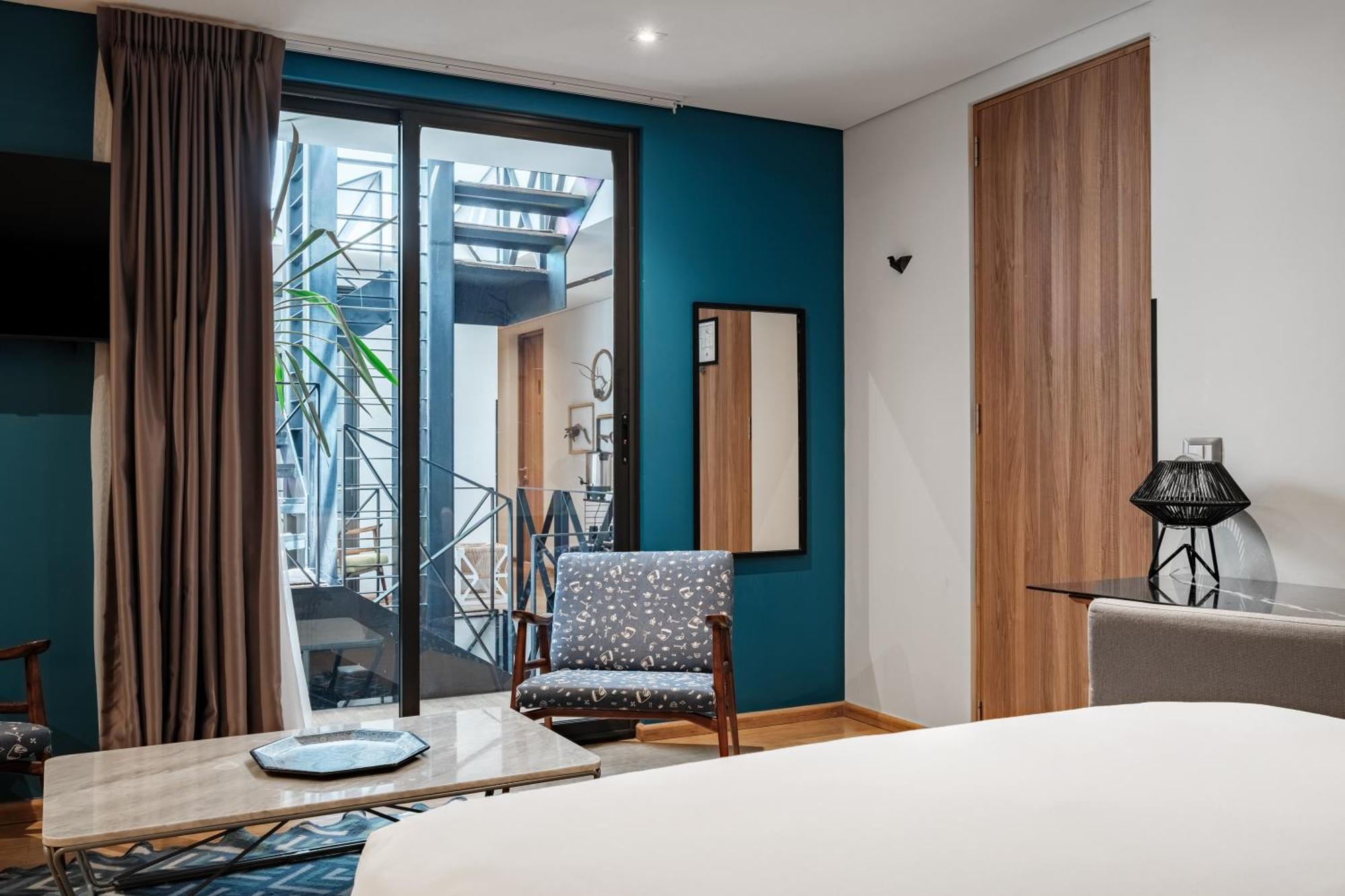 Pug Seal Polanco Allan Poe 5*