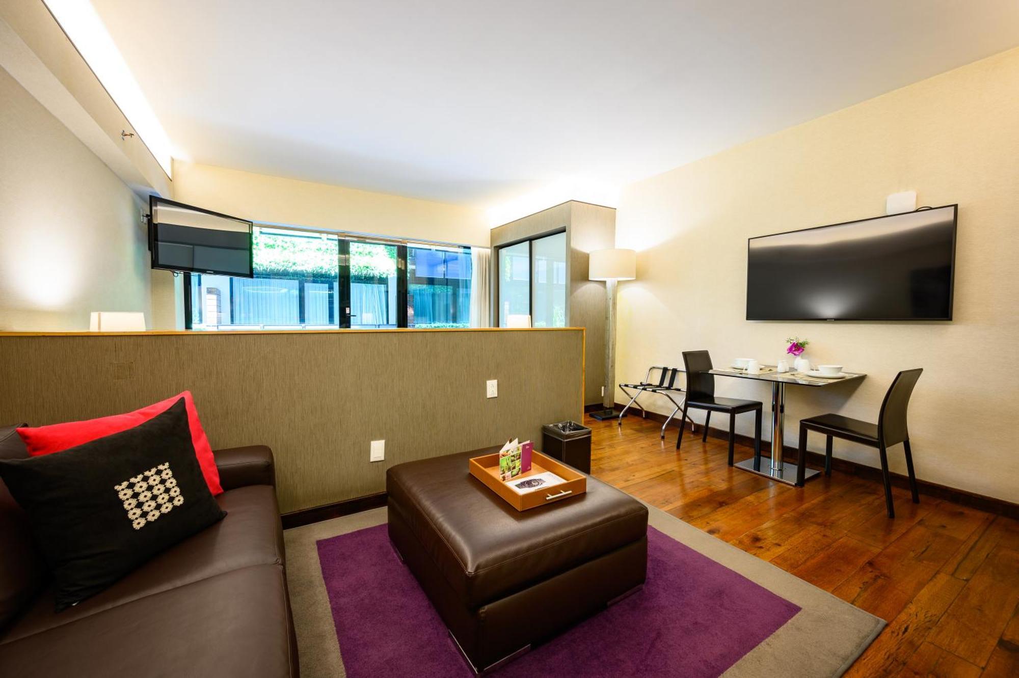 Hotel Campos Eliseos