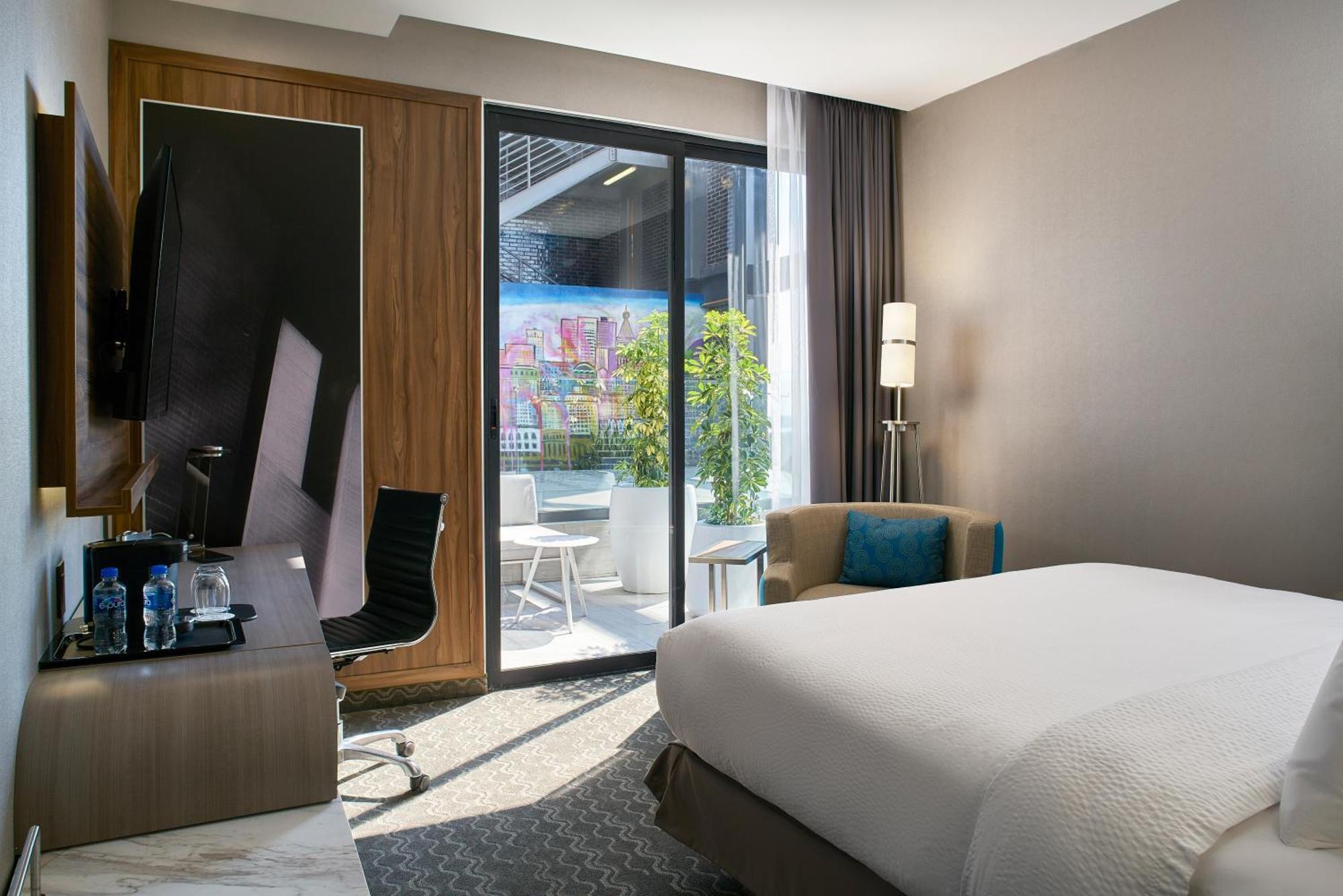 Courtyard By Marriott Mexico Toreo 4*