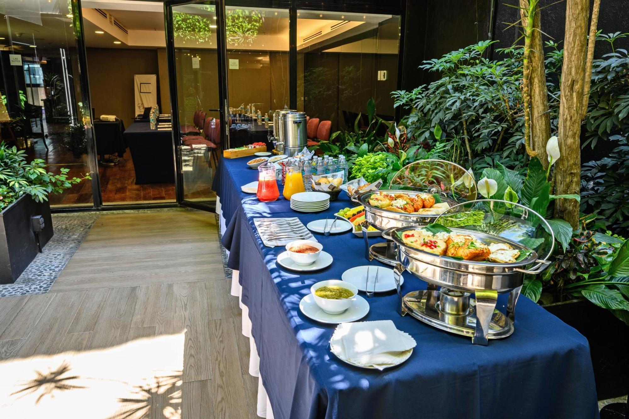 Hotel Campos Eliseos 5*