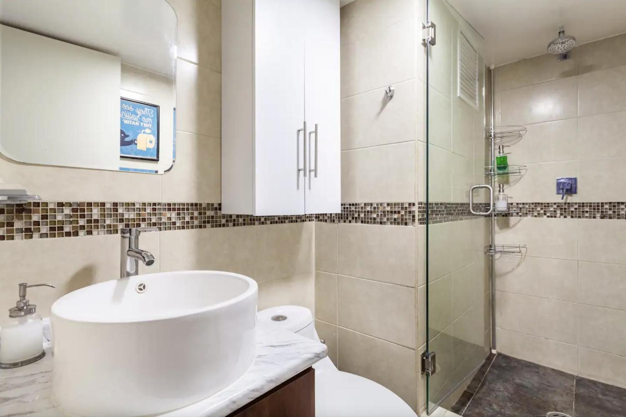 Habitación en casa particular Private With Shared Bathroom In Roma Norte, *