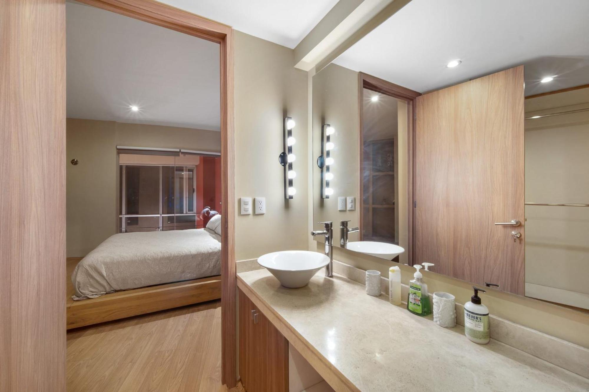 3 Bedroom Upscale Art House Reforma Avenue