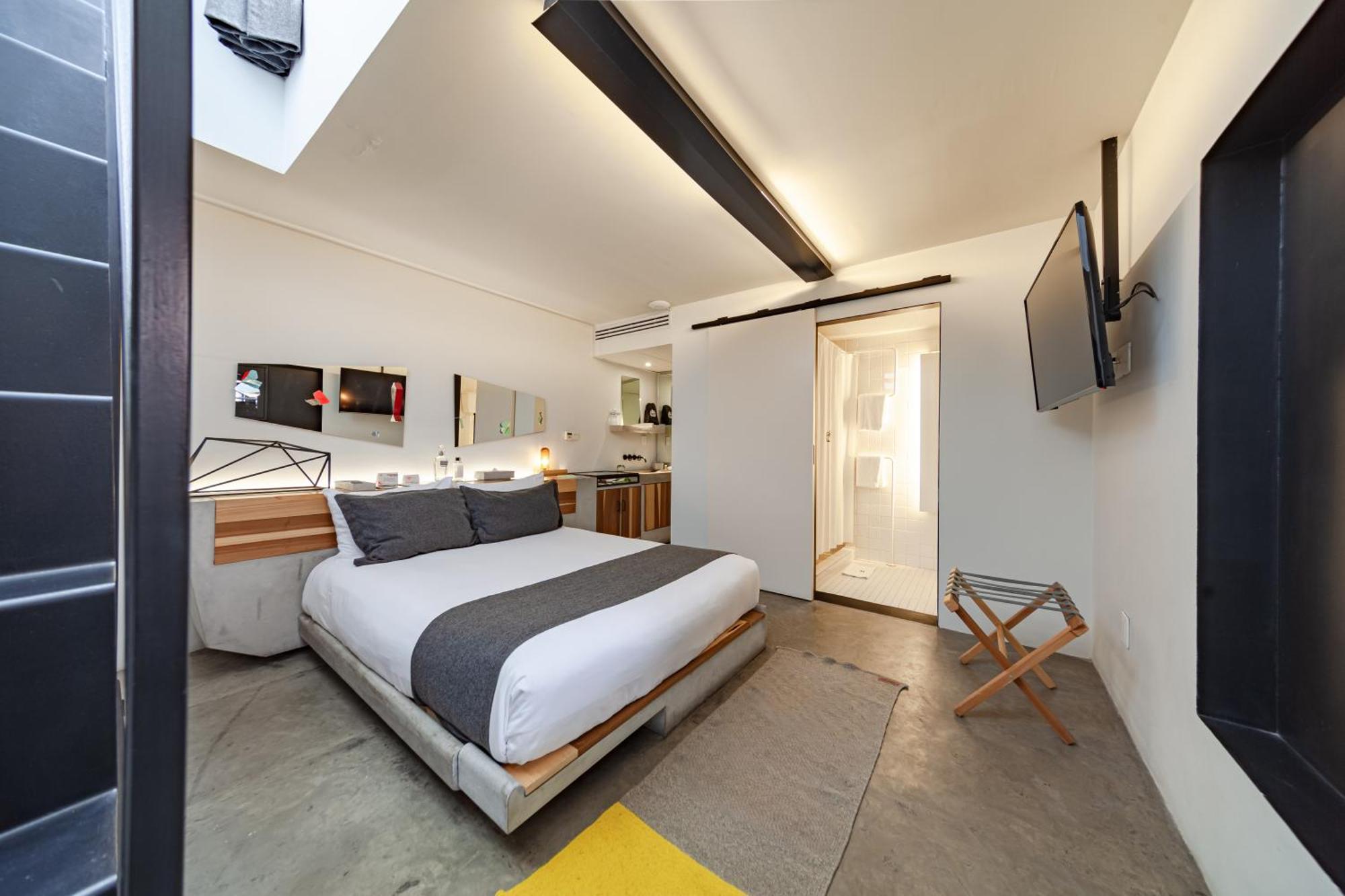 Carlota Hotel
