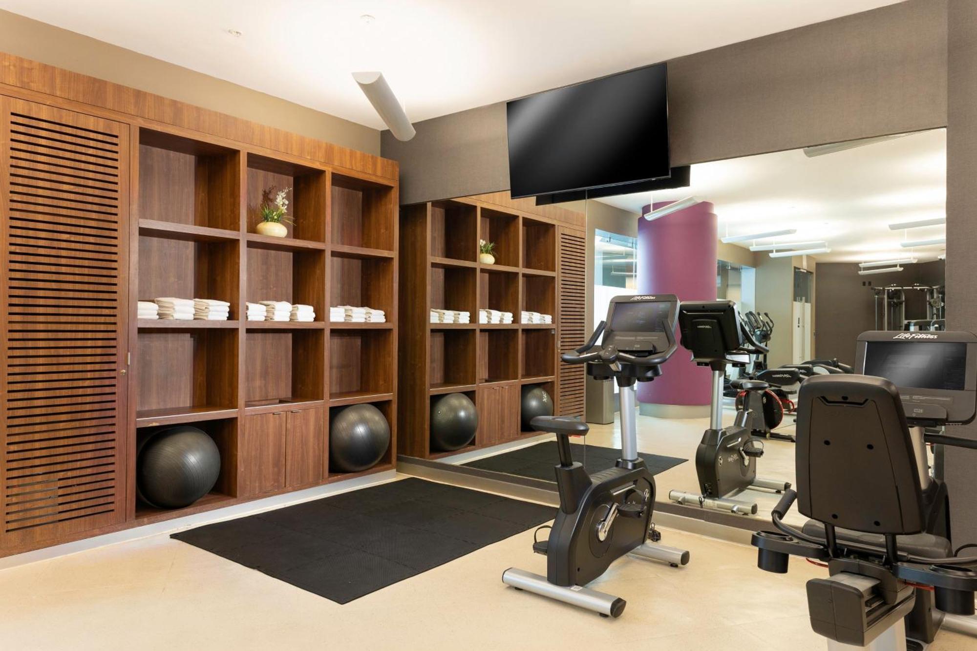 Courtyard By Marriott Mexico Airport Hotel 4*