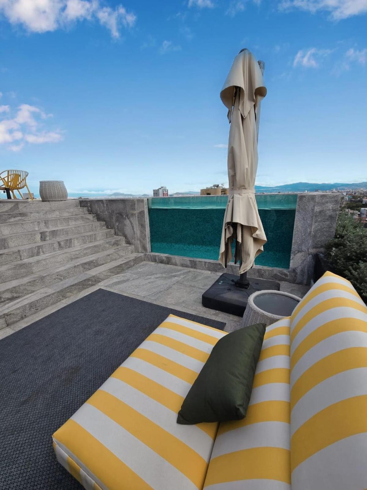 Ultimate Getaway In Luxe Apartamento