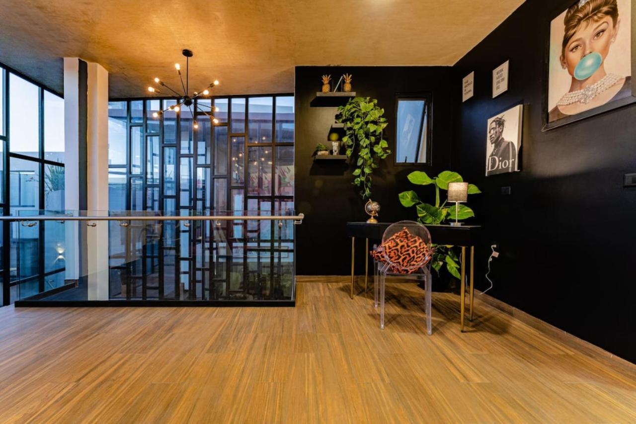 Luxury Skyview Ph Apartment