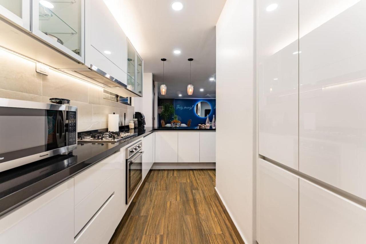 Luxury Skyview Ph Apartment *