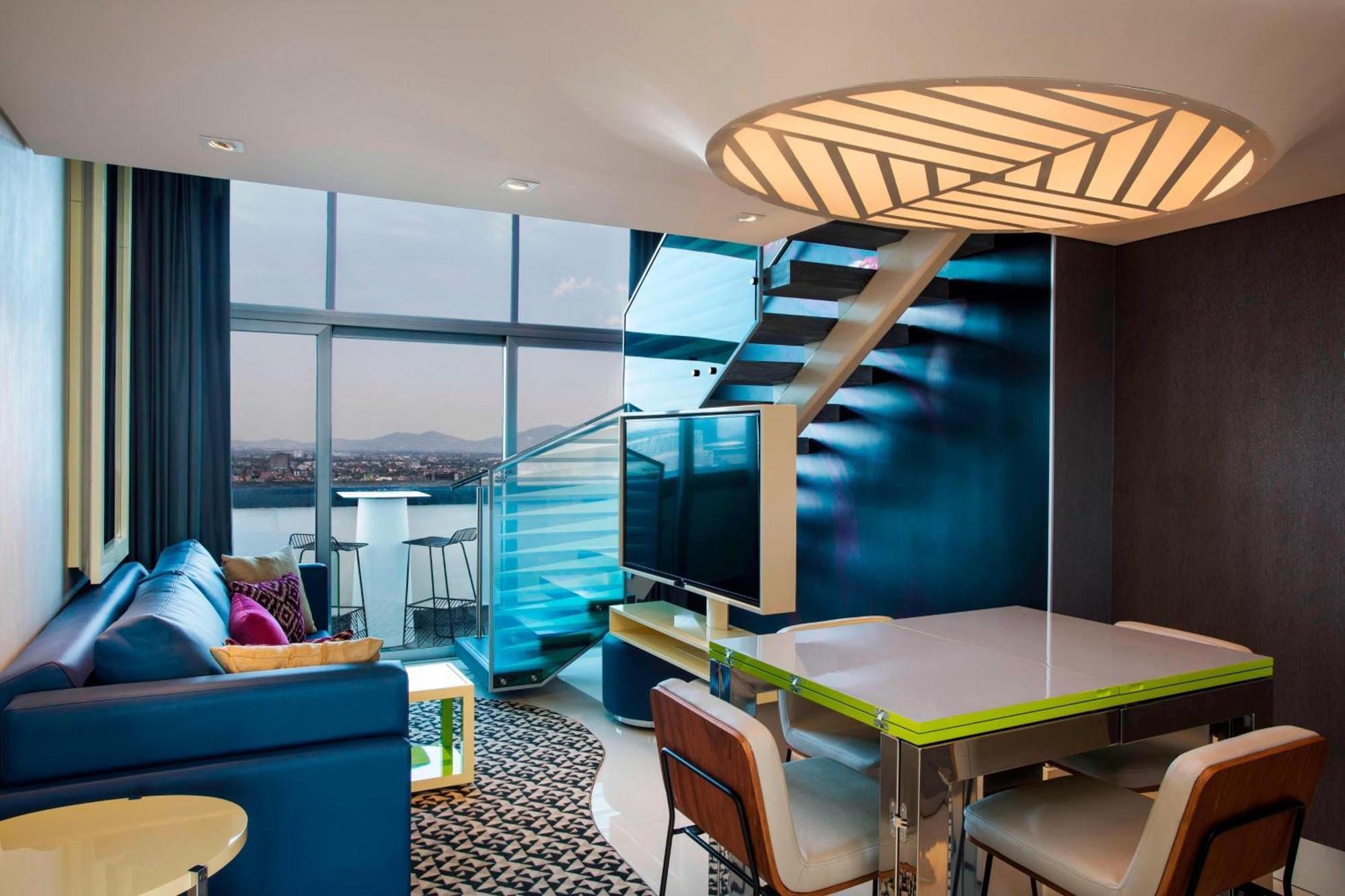Hotel W