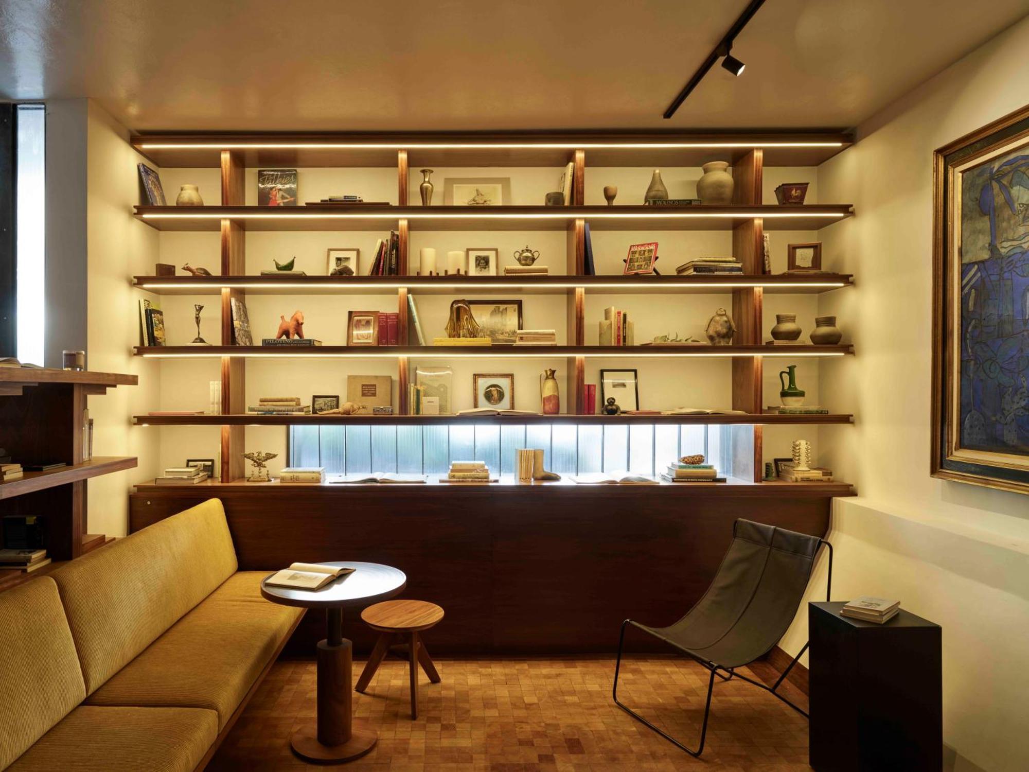 Hotel Dama *