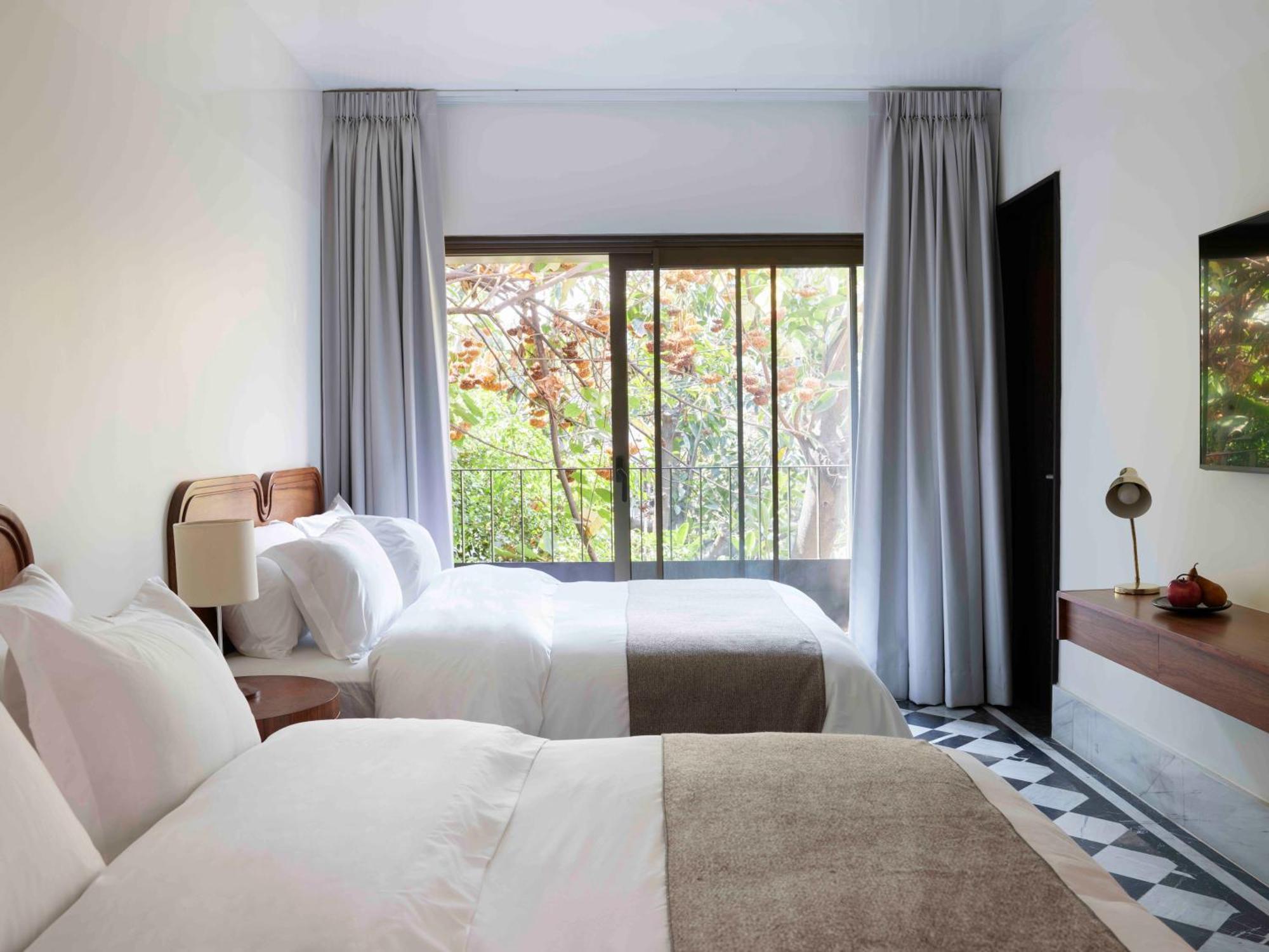 Dama Hotel *