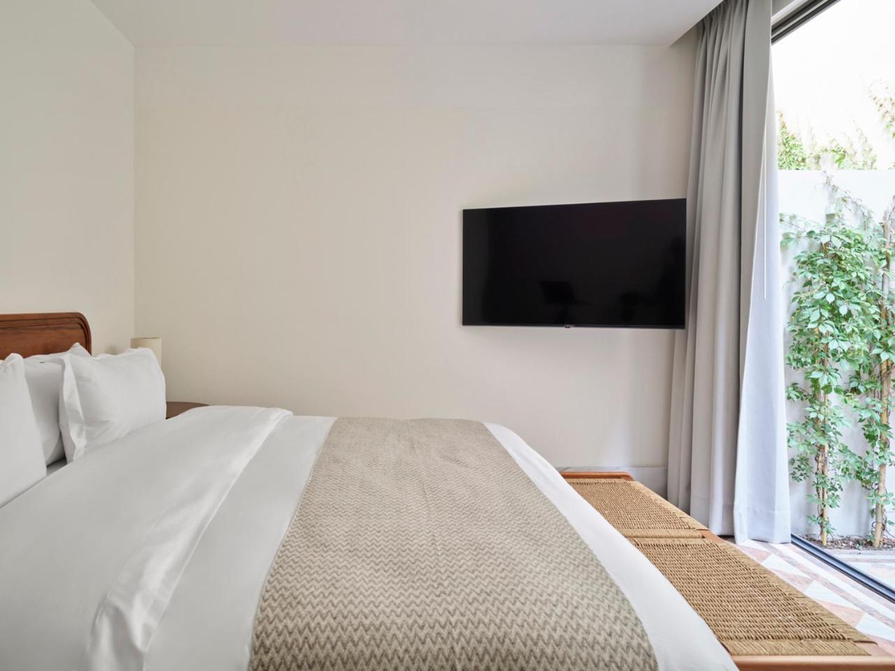 Hotel Dama *