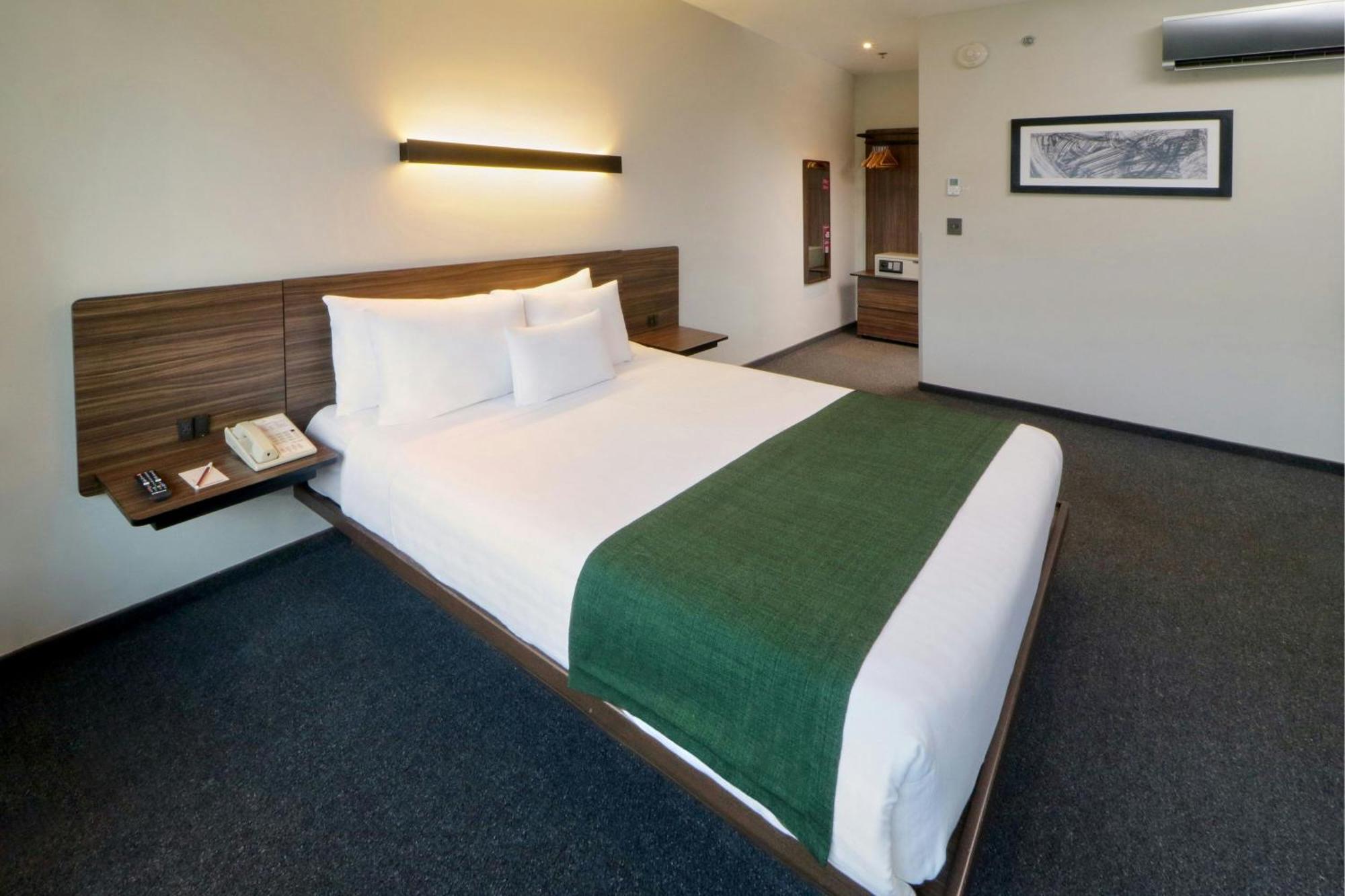 Express By Marriott Ciudad De Santa Fe 4*
