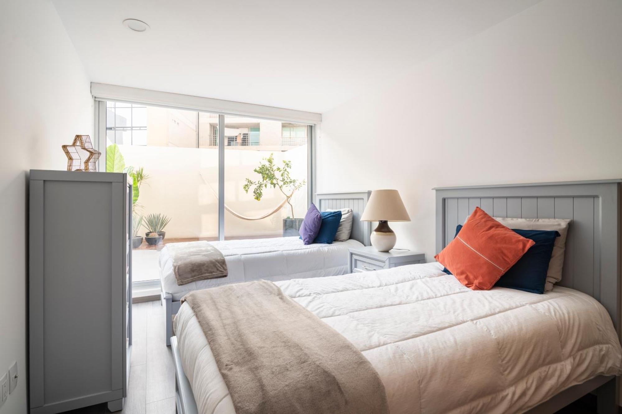 Apartment I105 - 3br - 2bth