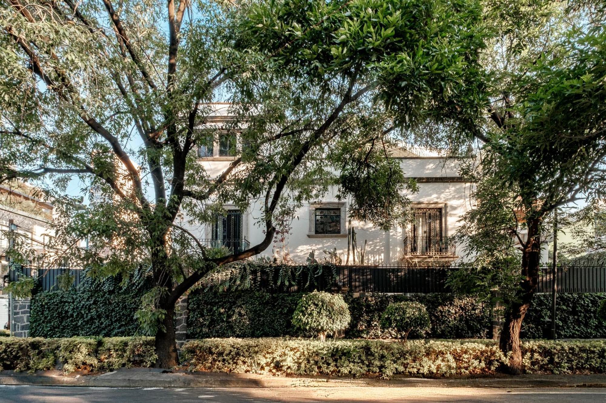 Hotel Pug Seal Polanco Anatole France 5*