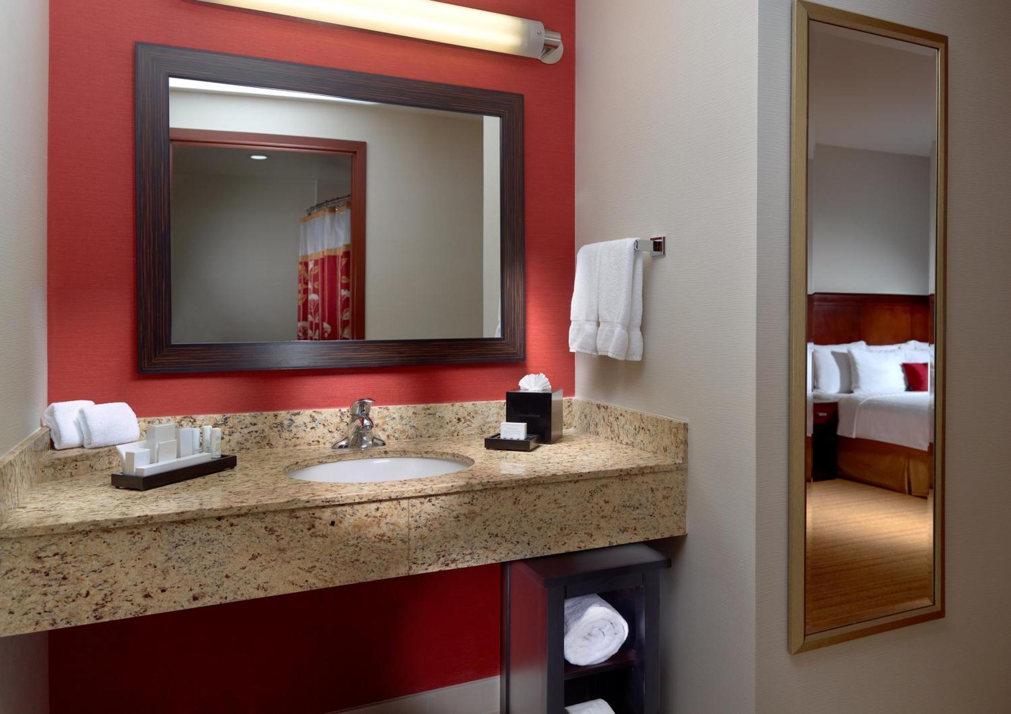 Courtyard By Marriott Mexico Airport