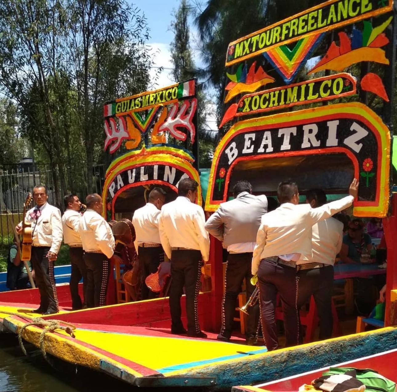 Hotel en barco Trajinerasnativitasadventuretours