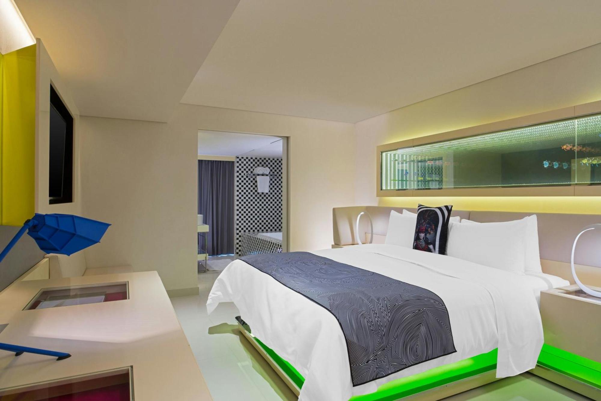 W Hotel 5*
