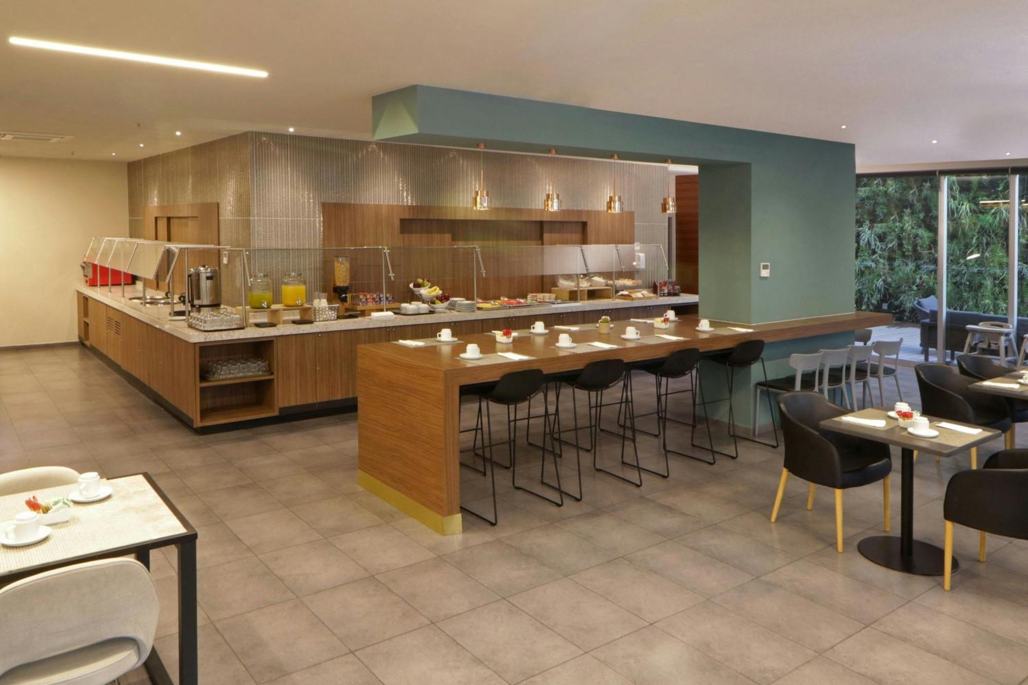 Aparthotel Express By Marriott Ciudad De Santa Fe 4*