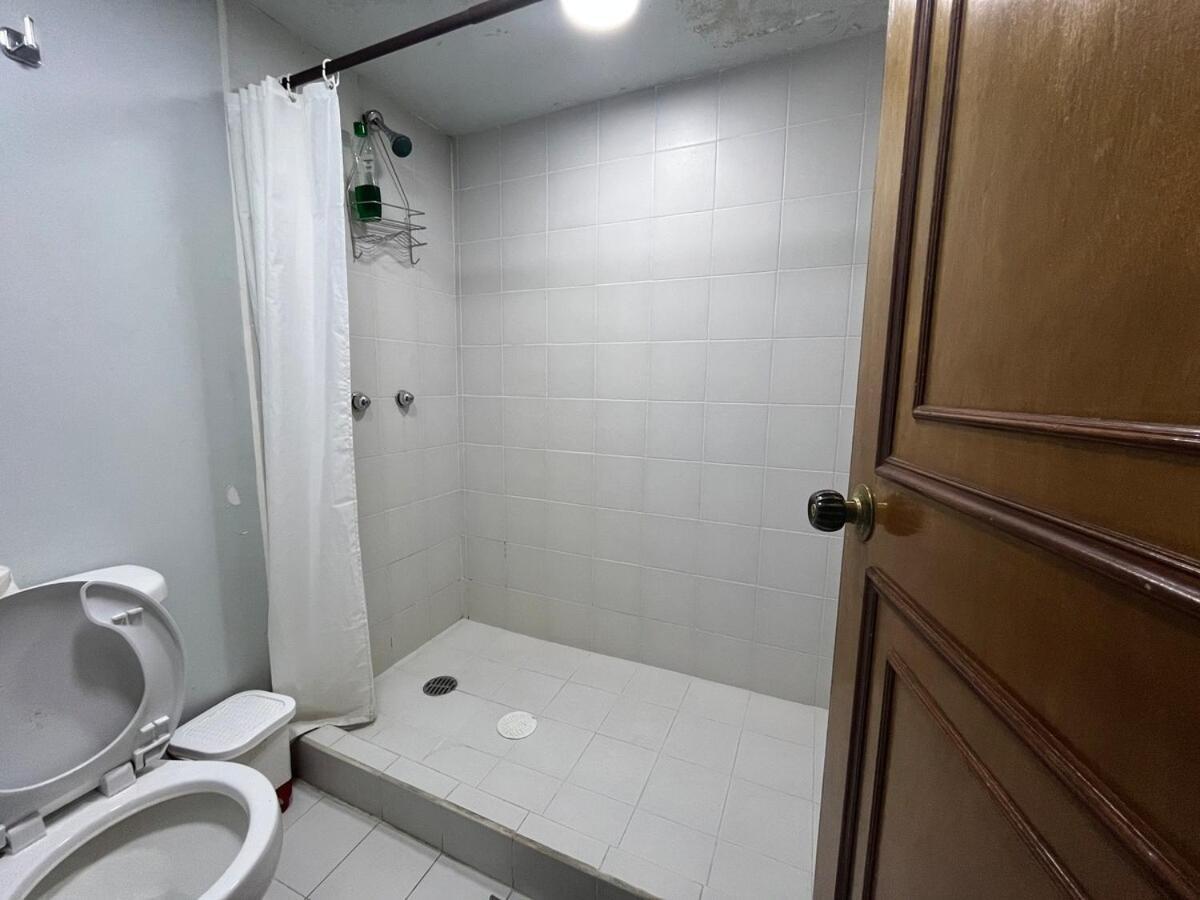 Espacioso Con Oficina Y Internet De Alta Velocidad Apartamento