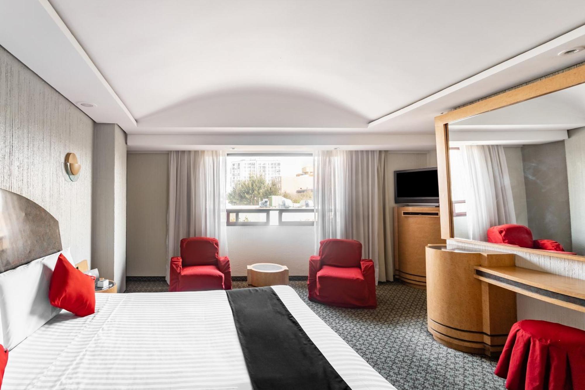 Capital O Andrade, Mexico 5*