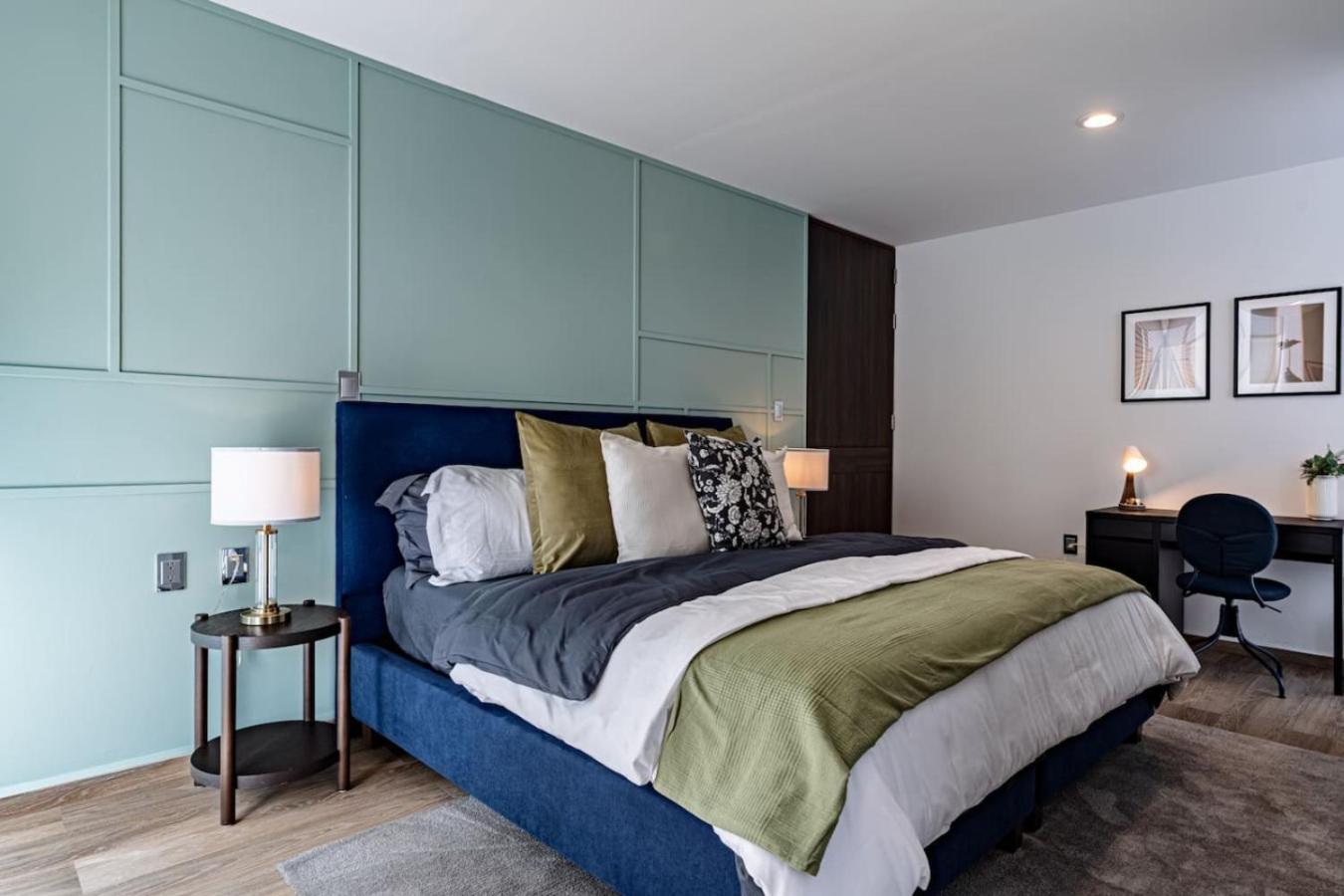 Stylish 2 Oasis With Private Balconies *