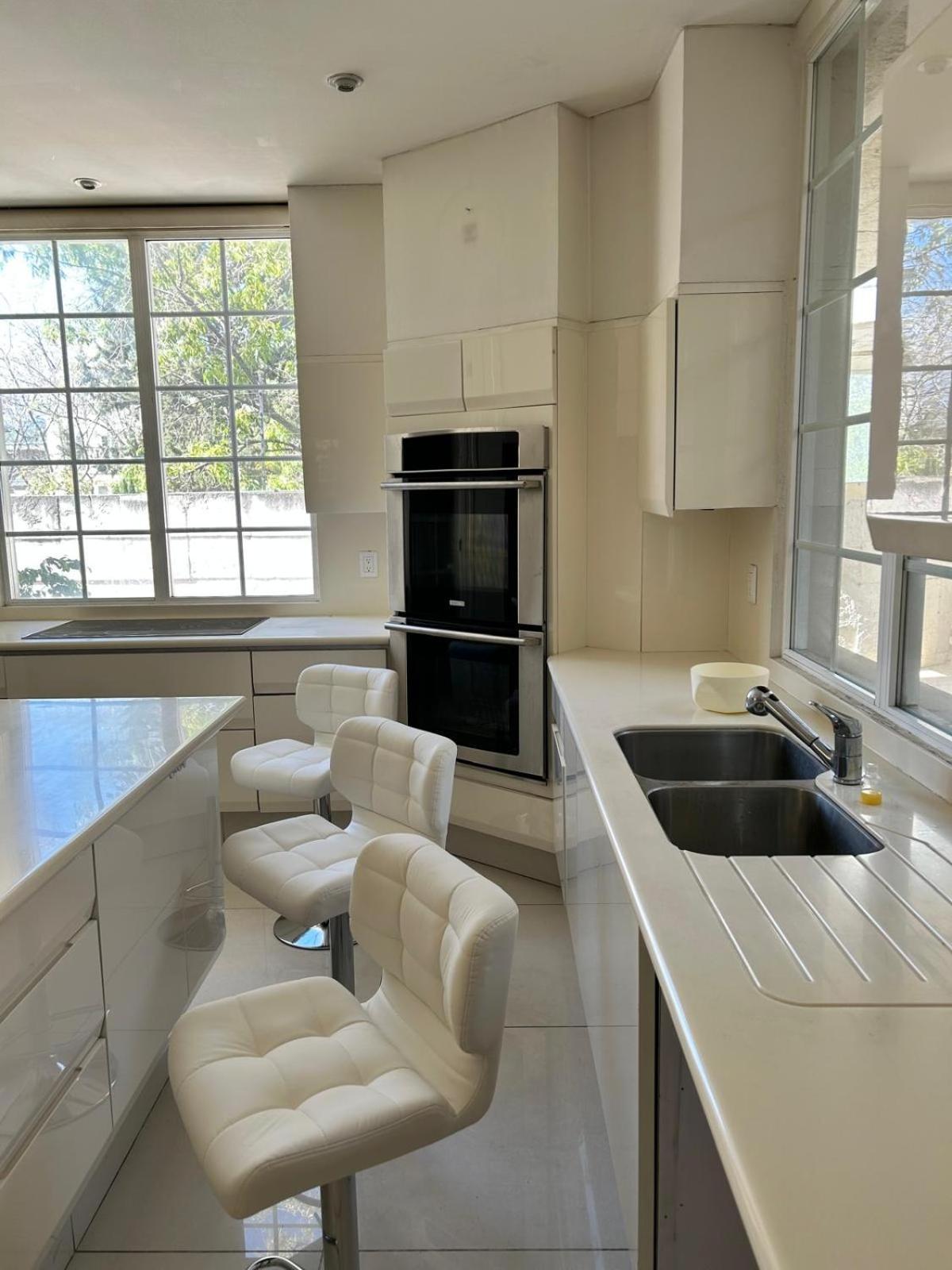 Pensión Modern With Balcony *