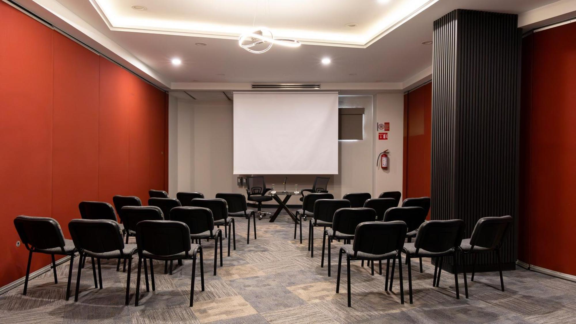 Hotel Abastos Plaza 4*