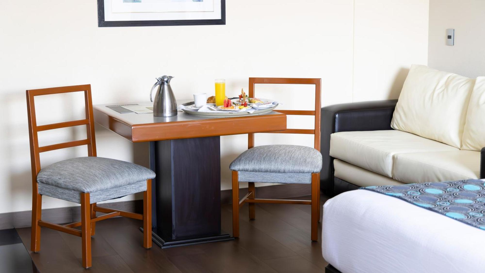 Hotel Abastos Plaza 4*