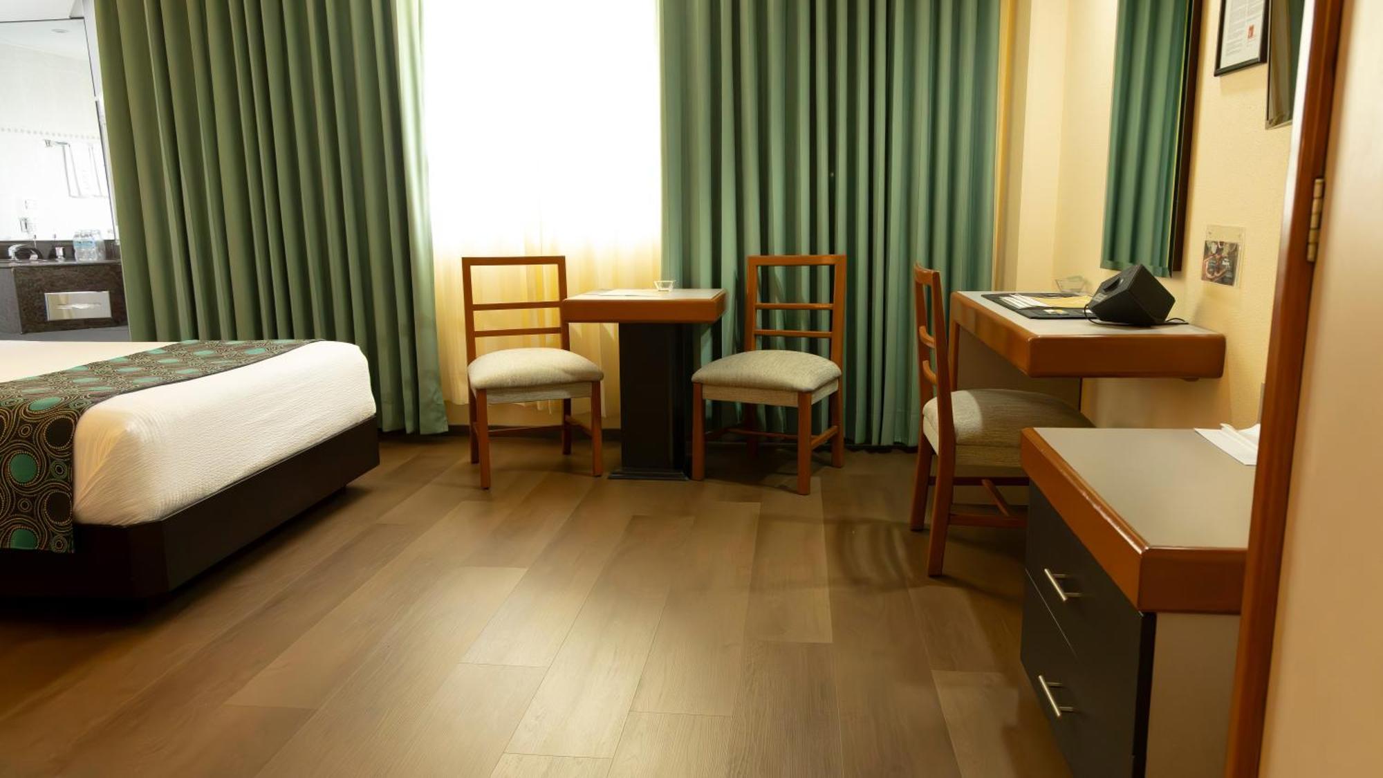 Hotel Abastos Plaza 4*