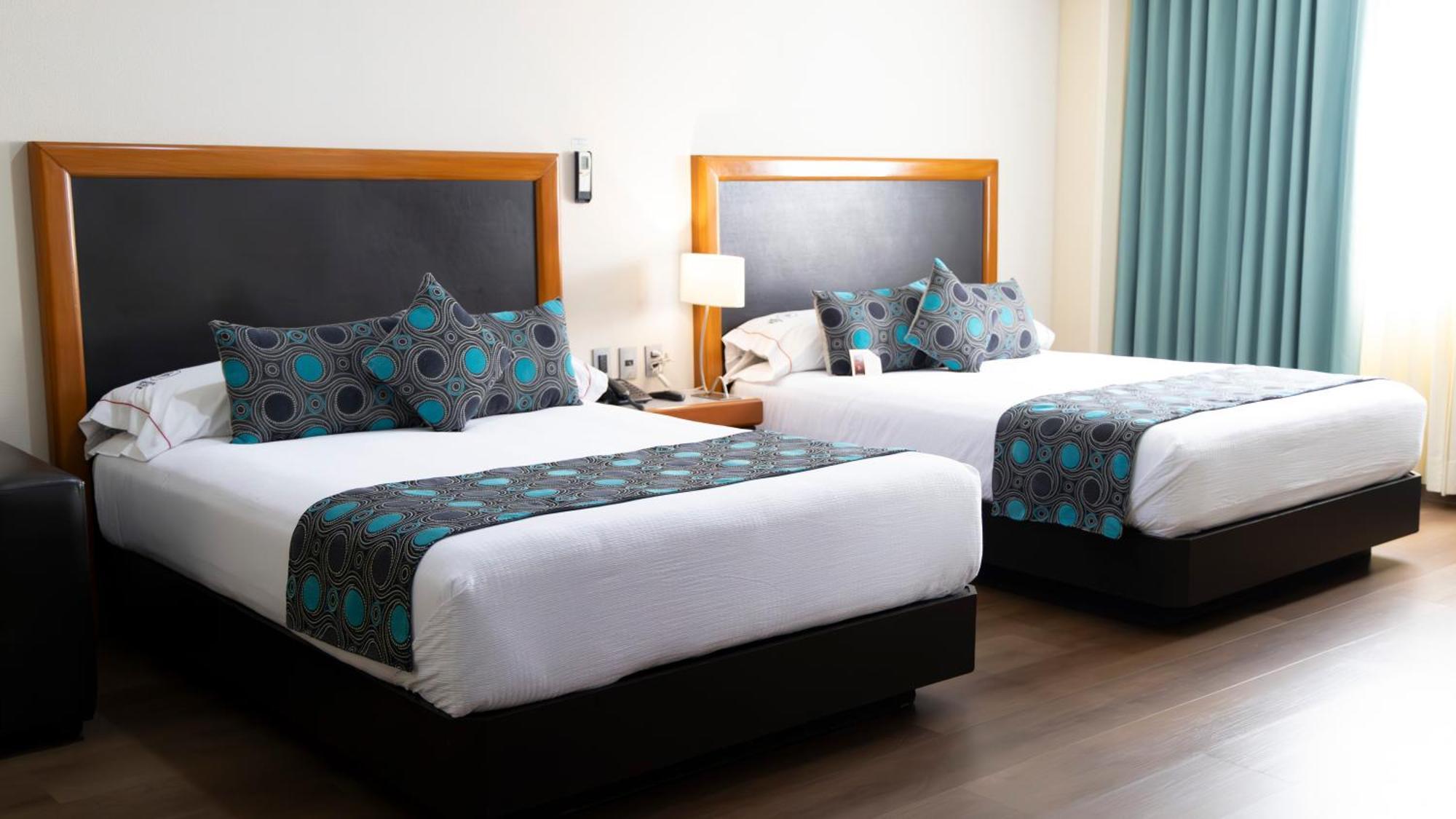 Hotel Abastos Plaza 4*