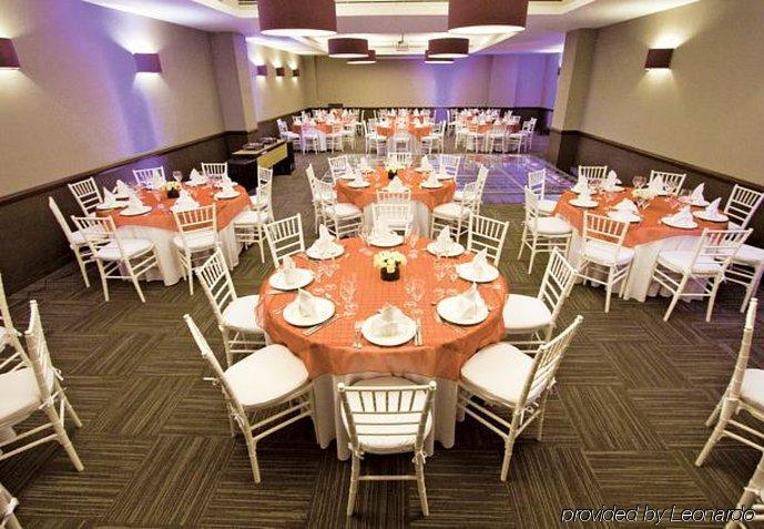 Courtyard By Marriott Mexico Airport 4*