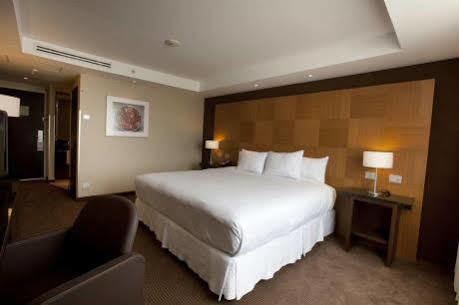Doubletree By Hilton Airport Area Hotel