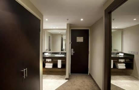 Hotel Doubletree By Hilton Airport Area 3*