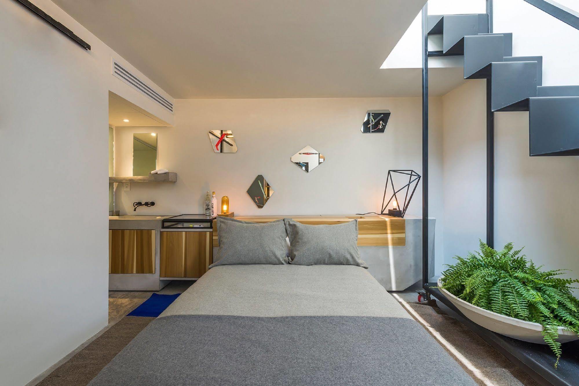 Carlota Hotel