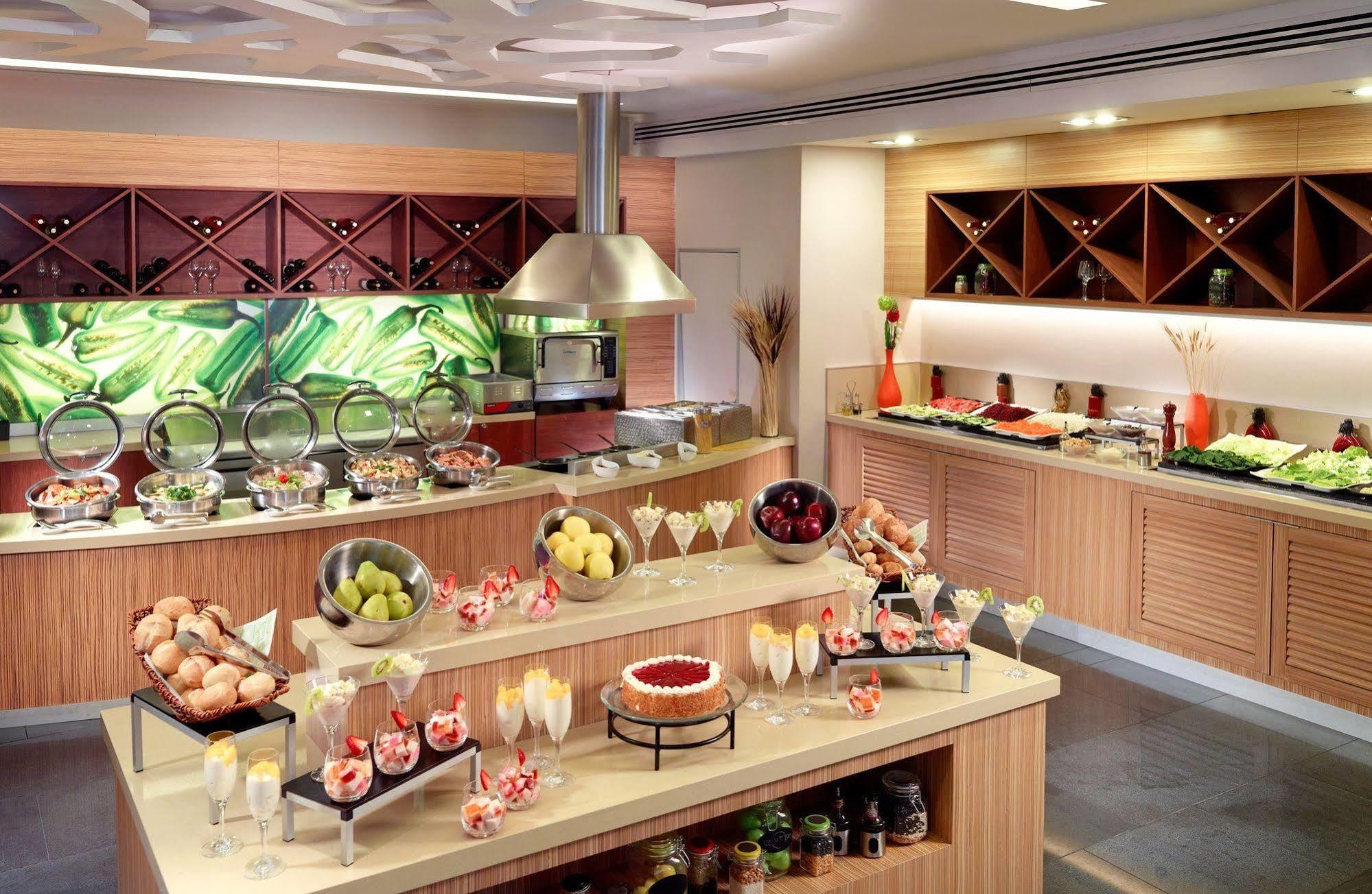 Courtyard By Marriott Mexico Airport Hotel 4*