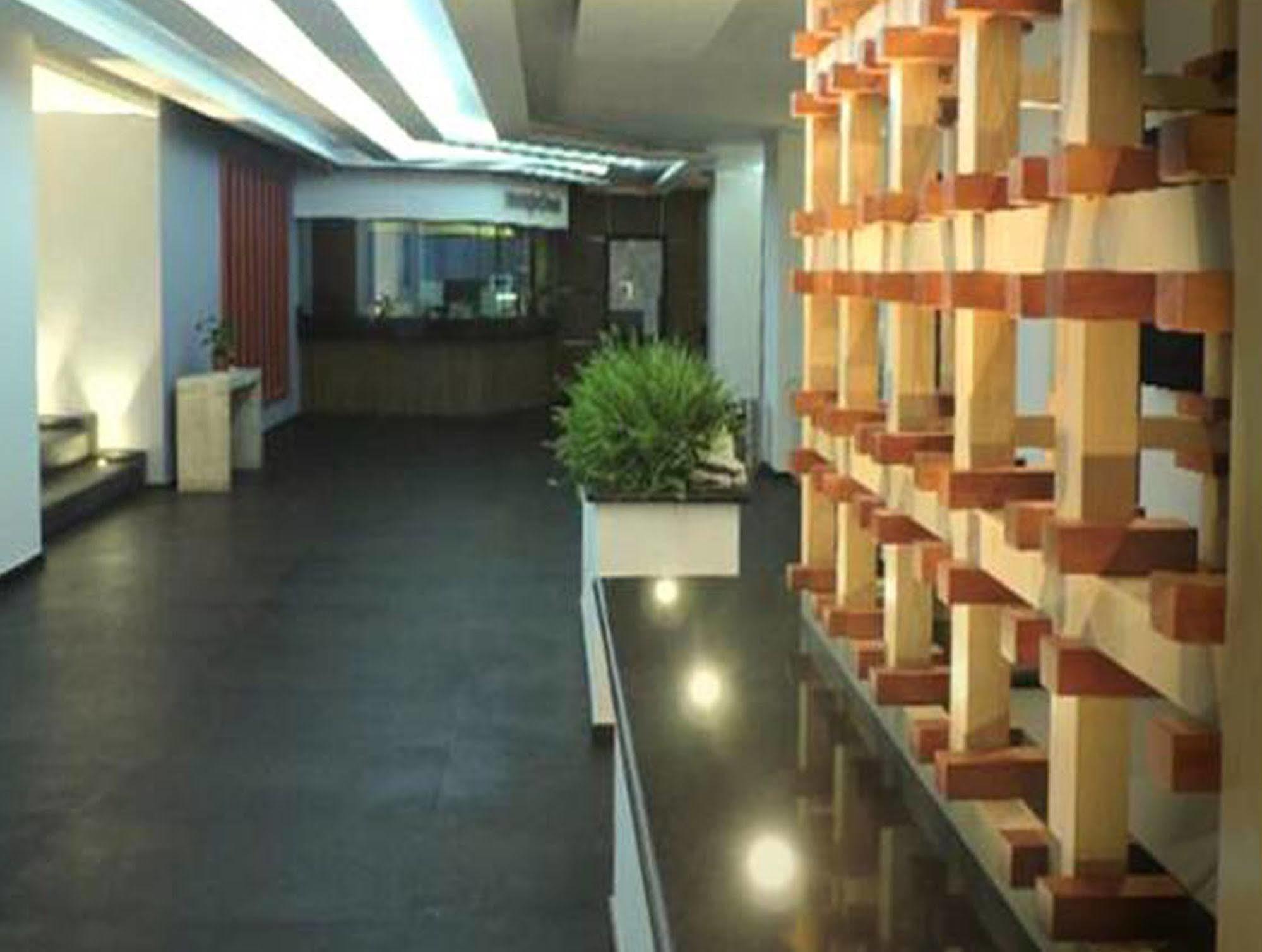 Atenas Plaza