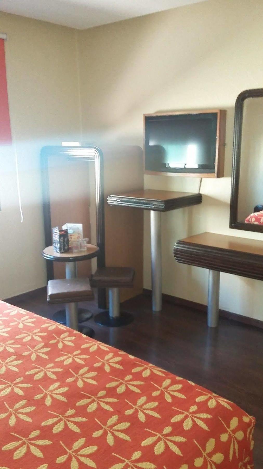 Hollywood Hotel