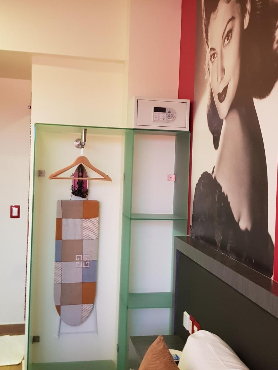Hollywood Hotel 4*