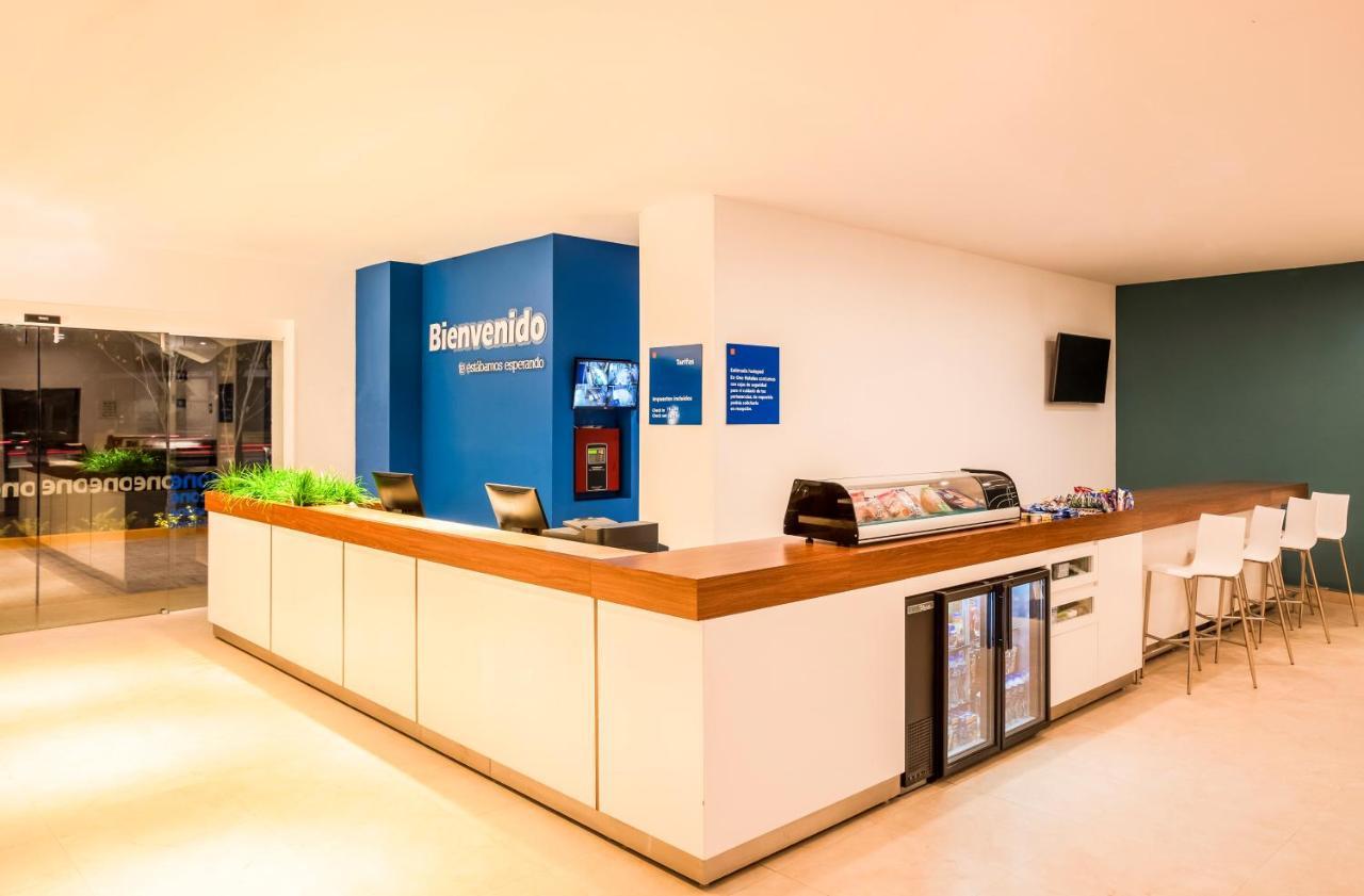 One Ciudad De La Raza Hotel 3*