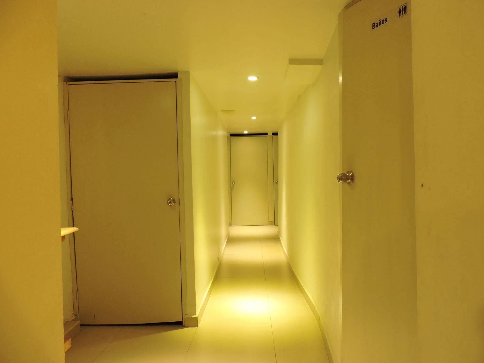 Capsule Hostal *