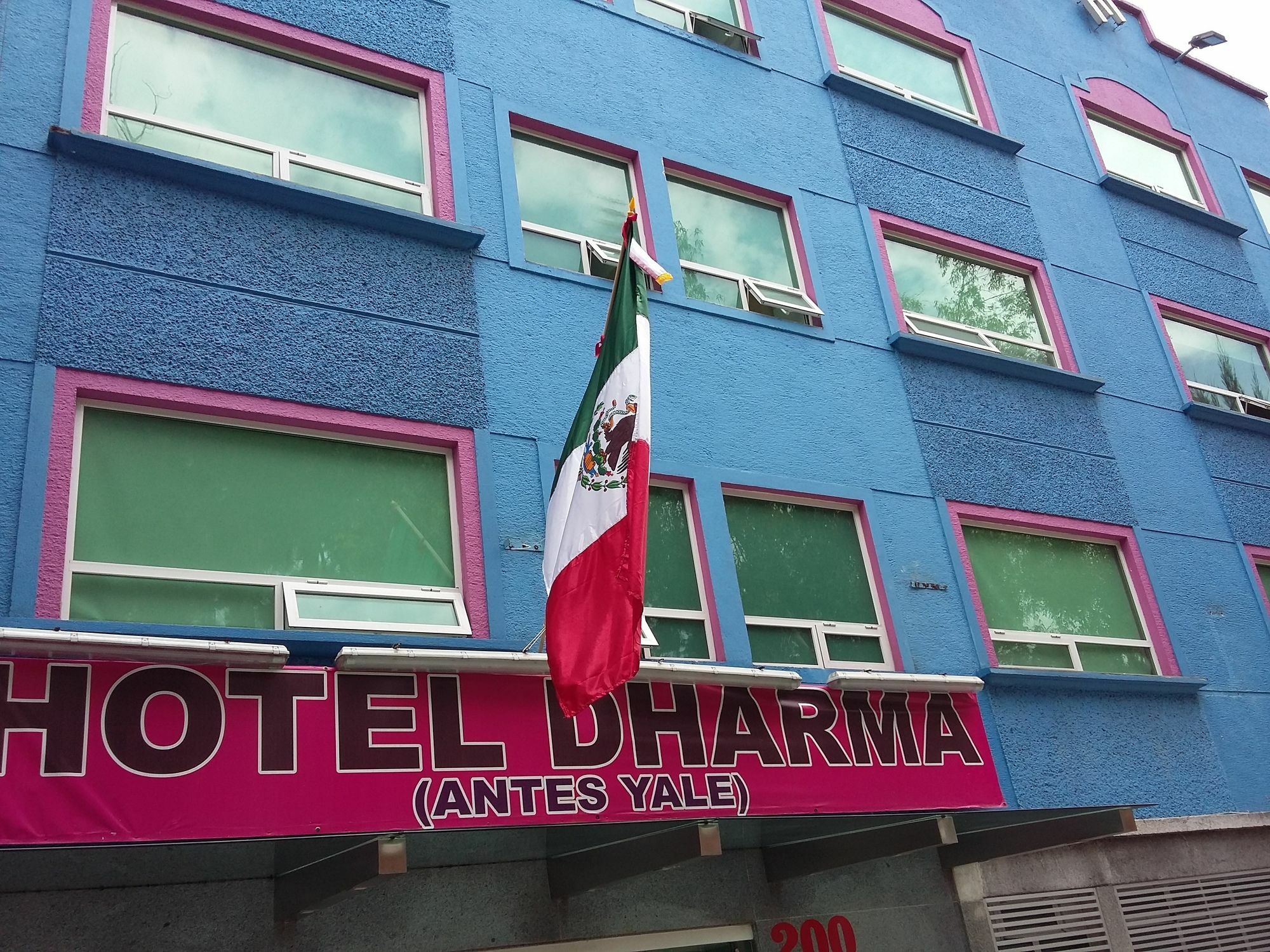 Dharma Hotel 2*