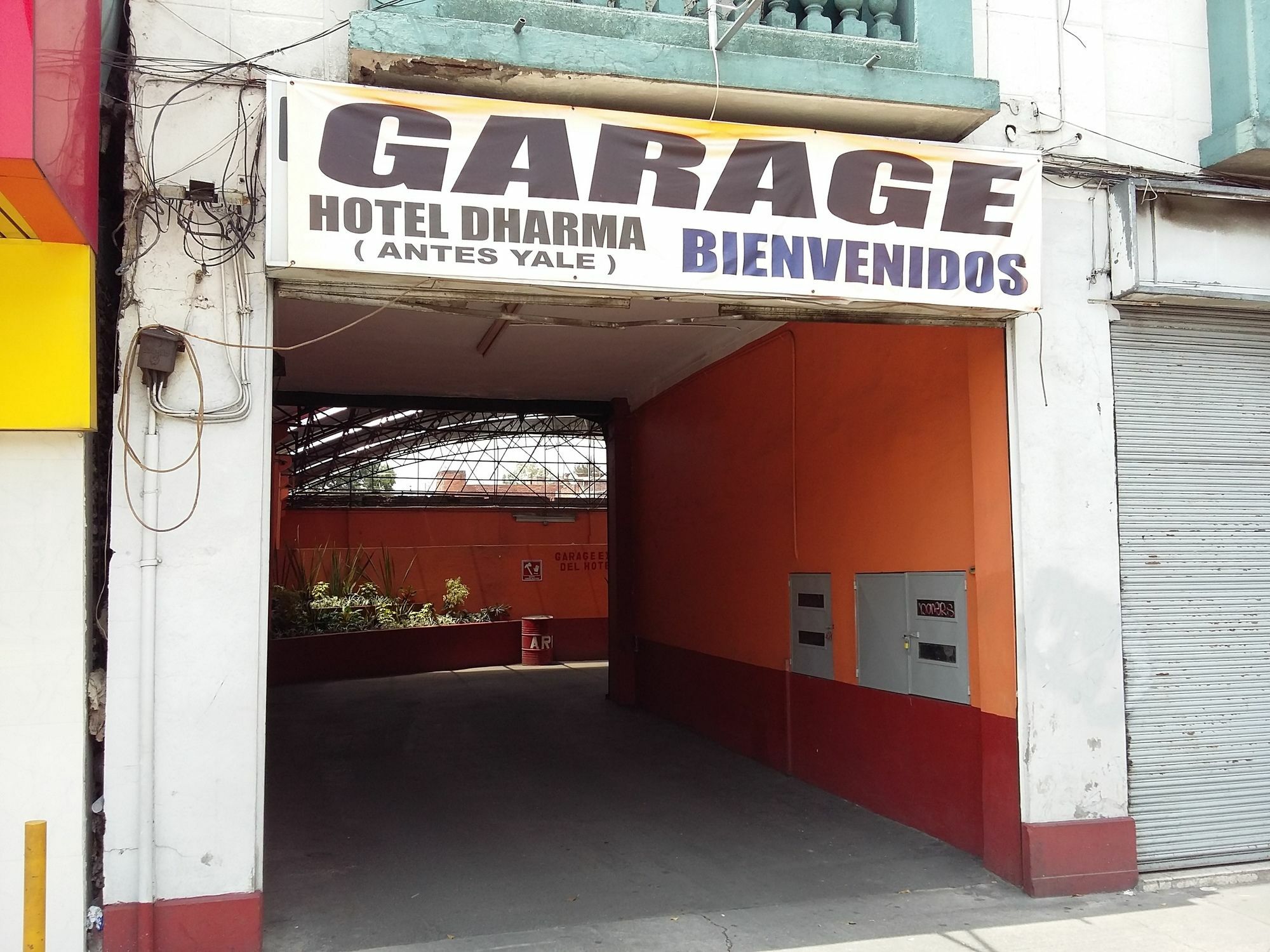 Hotel Dharma 2*